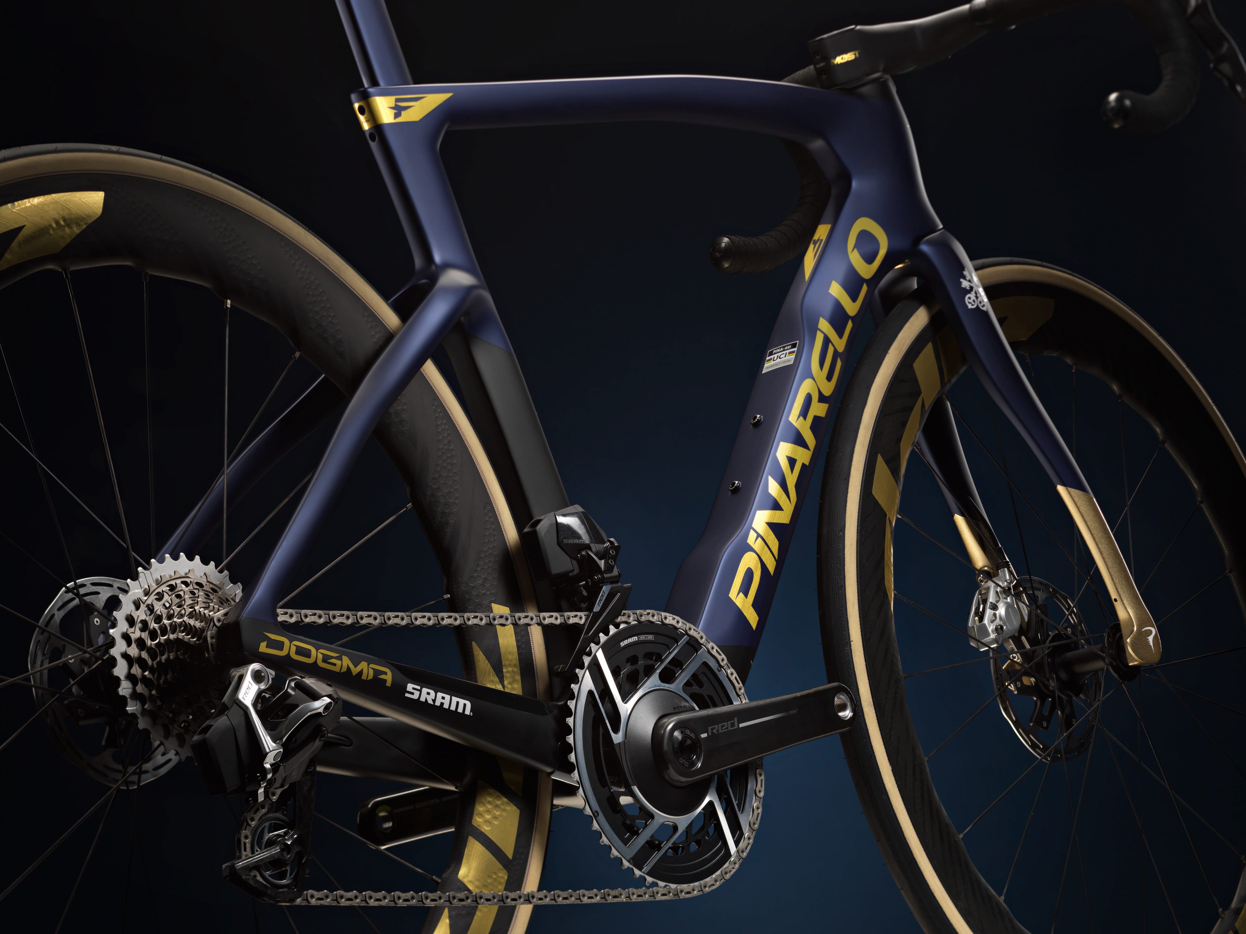 Pinarello Dogma F SRAM Red eTap AXS 24